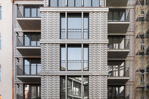  Cornice bands of dark gray concrete were combined with slender, bright white concrete columns 