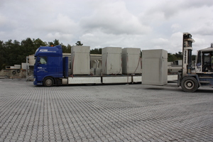  <div class="bildtext_en">The stable concrete elements weigh between 3.5 and 5 tons and can be safely transported on the transport vehicles</div> 