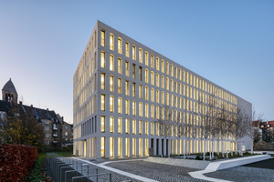  Abb.: Finanzamt Karlsruhe, Wittfoht Architekten BDA Stuttgart, Fassade Dreßler Bau GmbH 