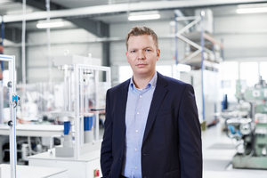  Hans-Heinrich ReuterStudium des Bauingenieurwesens; weiterführendes Studium an der Hochschule in Wismar mit dem Abschluss Master of Engineering (M. Eng.). Heute ist M. Eng. Dipl.-Ing. Hans-Heinrich Reuter bei einer der weltweit führenden Firmen für Labor-Prüfsysteme und Sonderprüfanlagen der Baustoffindustrie in Berlin tätig und seit 2018 Geschäftsführer. 