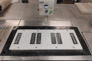  Fig. 7: High-frequency magnetic vibrating table, 4,000 to 9,000 rpm, two motors with synchronous operation, linear vibrations, timer and adjustable speed, sound-reduced  