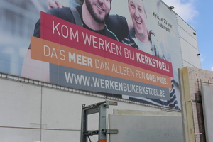 Recruiting the Kerkstoel way: this ad on the façade of the factory building is clearly visible from the adjacent E313 motorway 