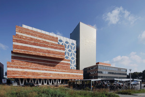  Northwest view of the Naturalis Diversity Center. Its façade plays intentionally with the theme of “mountain” 