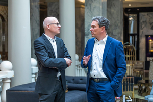  Syspro Managing Director Dr.-Ing. Thomas Kranzler (left) in conversation with Matthias Schurig, Chairman of the Executive Board of the Syspro-Gruppe Betonbauteile e.V., as well as Managing Director of Betonwerk Oschatz GmbH 