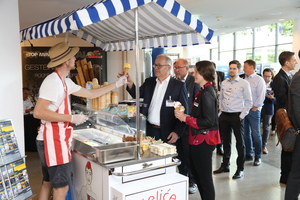  <div class="bildtext_en">... and the ice cream truck, sponsored by BIBM partner Building Congress Forum, a first at the BetonTage</div> 
