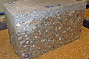  Fig. 4: Increased rear moisture penetration of the core concrete of paving blocks 