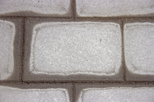  Fig. 7: Exposure to moisture and resulting efflorescence in the block and slab edge zones 
