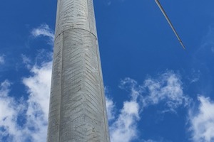  Wind blade installation using a giant mobile crane  