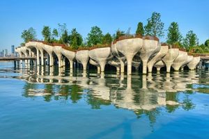  „Little Island“ besteht aus 132 aus dem Wasser ragenden Betontulpen 