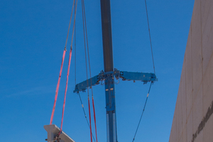  Die Doppel-T-Träger haben Abmessungen von 13,5 m (Länge) x 1,2 m (Höhe) x 500 mm (Sockelbreite) 