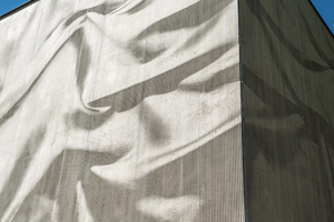  Neuenhof Auditorium: the surface texture of the concrete walls brings wrinkled fabric to mind 