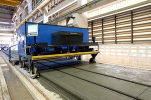  The automatic SmartJet plotter uses the CAD data imported into the EBOS HC software. This machine ensures fast and error-free marking of the slabs  