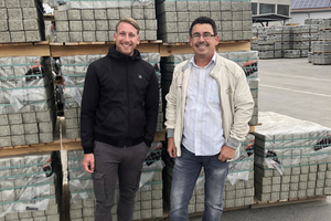  Michael Goldschmidt, manager technical advice tactile paving systems and building materials for garden and landscape construction at Bachl (left), welcomes BFT editor-in-chief Silvio Schade 