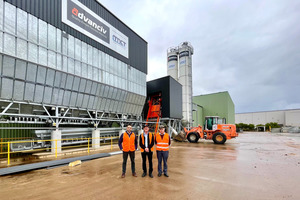  Gabriele Falcetti (VP für Geschäftsentwicklung bei MCT Italy), Allan Morton (Advanciv-Geschäftsführer) und Carl Wildman (Präsident von Bennett Equipment / v.l.n.r.)  