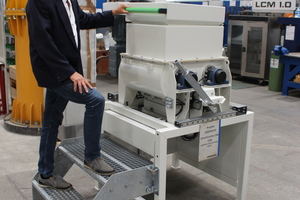  Klaus Eckert, Head of Sales Promotion at Liebherr, presenting a laboratory mixer ... 