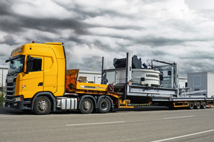  Eine der größten Herausforderungen ist der eigentliche Transport der Anlage in den Bestimmungsort, hier beispielhaft eine Betomix auf dem Weg nach München auf die bauma 