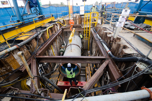  A 1,350mm twin-pipe section is lowered into a launching shaft … 