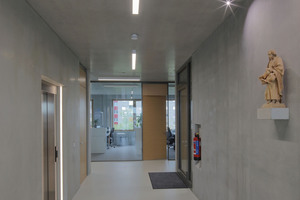  The space in front of the elevators allows room for architecture 