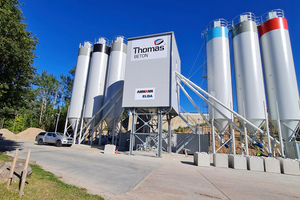  B. Rainer Brings, Managing Director of Thomas Beton, describes the new Ammann Elba concrete mixing plant CBS 120 SB as „a powerful and visual jewel“  