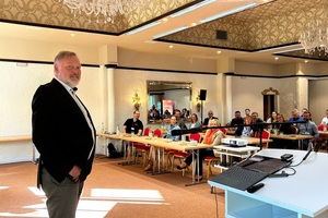  Zahlreiche Gäste folgten der Einladung von OGS ins Contel-Hotel in Koblenz, wo Rainer Kress, Geschäftsführer der Software-Spezialisten, sie herzlich willkommen hieß  