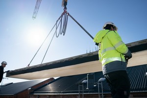  Der hohe Vorfertigungsgrad ermöglicht die schnelle Montage der Elemente und verkürzt damit die gesamte Bauzeit auf der Baustelle signifikant 