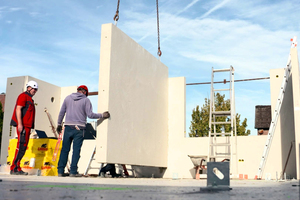  Montage der Beton­fertigteile im Erd­geschoss 