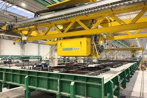  The concrete delivery system flying over the pallets is handling the delivery fully automated and with exact data, thus is saving concrete and time 