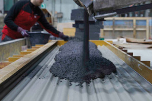  Concreting of the textured formliner. This was manufactured by the Reckli GmbH company itself.  