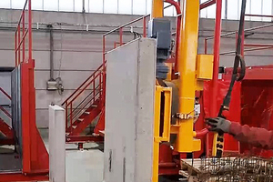  A crane-guided vacuum lifting beam is ideal to safely lift the L-bricks from the mould after demoulding  
