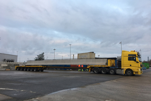  A total of five such heavy-duty truck with escort vehicles carried always one beam 250 km to Hamburg 