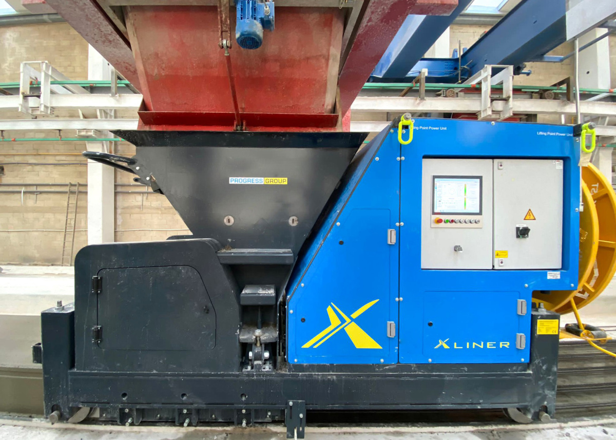 Continuous production automation of high compacted hollow core slabs