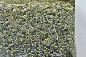  Fig. 7: Frayed edges and burrs on the paving stones 