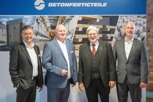  Hermann Stenzhorn, Geschäftsführer der B+F Beton- und Fertigteilgesellschaft mbH Lauchhammer; Harald Robl, Geschäftsführer der General Atomics Europe GmbH; Prof. Dr.-Ing. Jörg Steinbach (SPD), Minister für Wirtschaft, Arbeit und Energie des Landes Brandenburg, und Mirko Buhr, Bürgermeister von Lauchhammer (v.l.n.r.)  