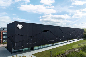 The 2800 m² facade of the Montblanc Visitor Center is formed with a layered relief  