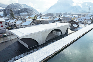  Thanks to block-out elements, the waffle slab of the Bludenz recycling yard is 32.5 % lighter than comparable concrete roof slabs and saves 33 tons of climate-damaging greenhouse gas 