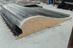  Fig.1: Production of a surfing wave made of carbon-reinforced concrete 