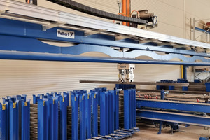  A Smart Store magazining robot then takes care of inter-mediate storage of the support profiles in the storage magazines or retrieval onto the feed line for the next molding process 