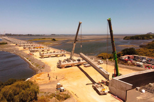  Each section of the new bridge is made up of seven prestressed beams with an average length of 43 m, height of 2.25 m and weight of approximately 100 tons  