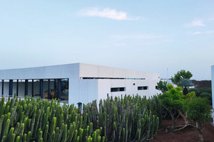  Fassade aus GFB-Betonfertigteilen an einer Stahlkonstruktion für das Fitnesscenter des Hotels HL Club in Playa Blanca (Lanzarote) – GRUPO ANTONIO AFONSO 