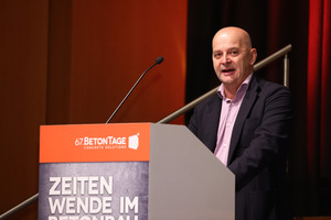  From 20 to 22 June 2023, the 67th BetonTage congress took place at Congress Centrum Ulm under the heading “Turning point in concrete construction”; pictured: FBF President Friedrich Gebhart during his welcoming words 