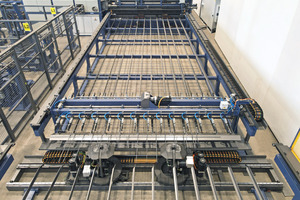  View of a PL XY machine with integrated, in-line universal bending modules  