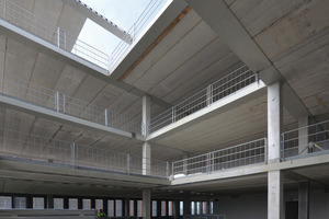  The structural framework is composed of precast columns, flush composite beams and precast prestressed concrete floor slabs 