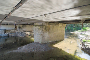  The soffit sides of Phase 1 beams and the old central pier 