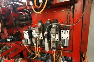  Pumps and valves of the latest generation were installed at Rohloff in Bodenwerder (Germany); the image shows the old hydraulic system 