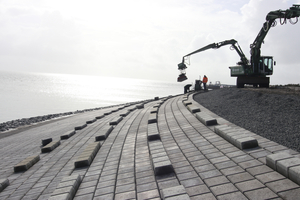  The installed baffle stones serve as breakwaters. They are firmly connected to the other stones in the revetment by the innovative tongue and groove system, despite the different stone thicknesses 