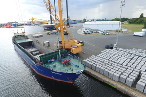  Logistical challenges had to be mastered already during loading in Wilhelmshaven; both on water ... 