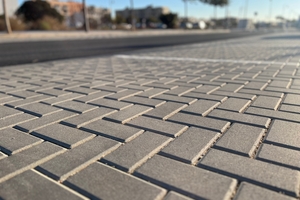  Versickerungsfähiger Belag aus Betonpflastersteinen von Montalban y Rodriguez für das neue Ökoviertel des Stadtteils Molí d‘Animeta in Quart de Poblet (Valencia) 