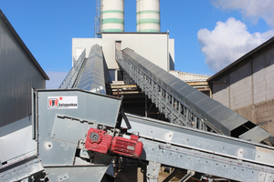  This VHV belt conveyor feeds the two Pemat PMPR 2250 and PMPM Multimix planetary mixers 