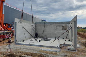  View onto the sprinkler control center after the assembly of three wall panels on the in-situ concrete ground slab 