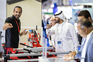  Fachbezogene Schwerpunkte bieten die Big 5 Heavy, Middle East Concrete, Middle East Stone, HVAC R Expo, Urban Design &amp; Landscape Expo, FM Expo und die zweijährige Windows, Doors &amp; Facades sowie Gulf Glass, die gemeinsam mit der Big 5 Global ausgetragen werden 